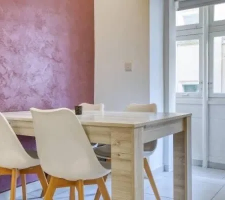 Bright Floriana Gem With Traditional Balcony & Charm Apartment