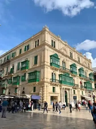 Apartment Bright Floriana Gem With Traditional Balcony & Charm *