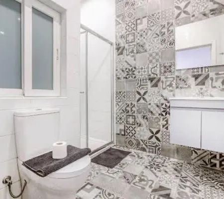 Bright Floriana Gem With Traditional Balcony & Charm Apartment Floriana
